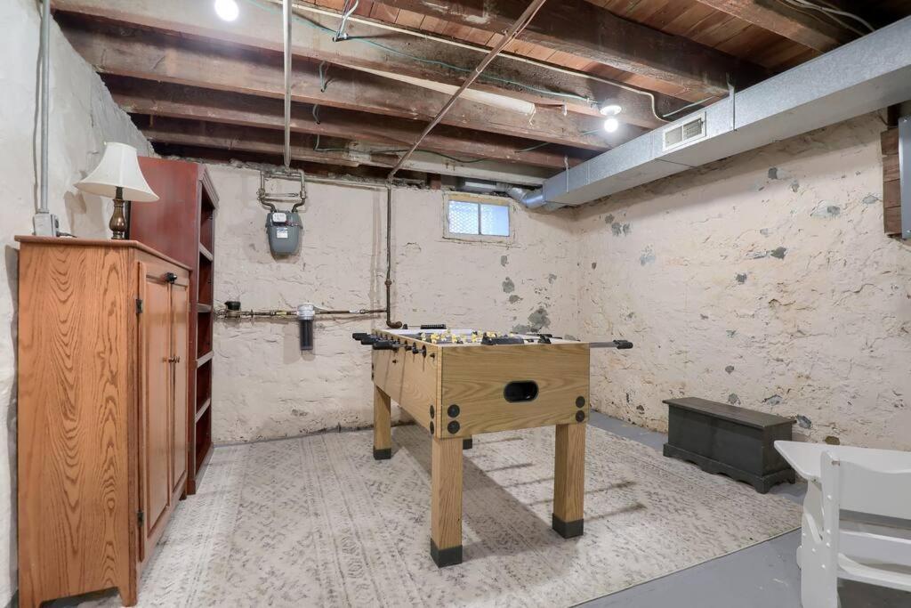 Rare City Home W/ Backyard Fire-Pit & Hottub Ланкастер Екстер'єр фото